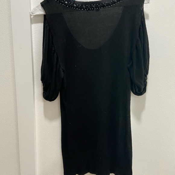 Black beaded neckline top with cuffed waist and sleeves - Picture 3 of 3